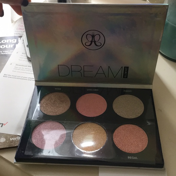 3 for20 Anastasia Beverly Hills Dream Glow Palette - Picture 7 of 7